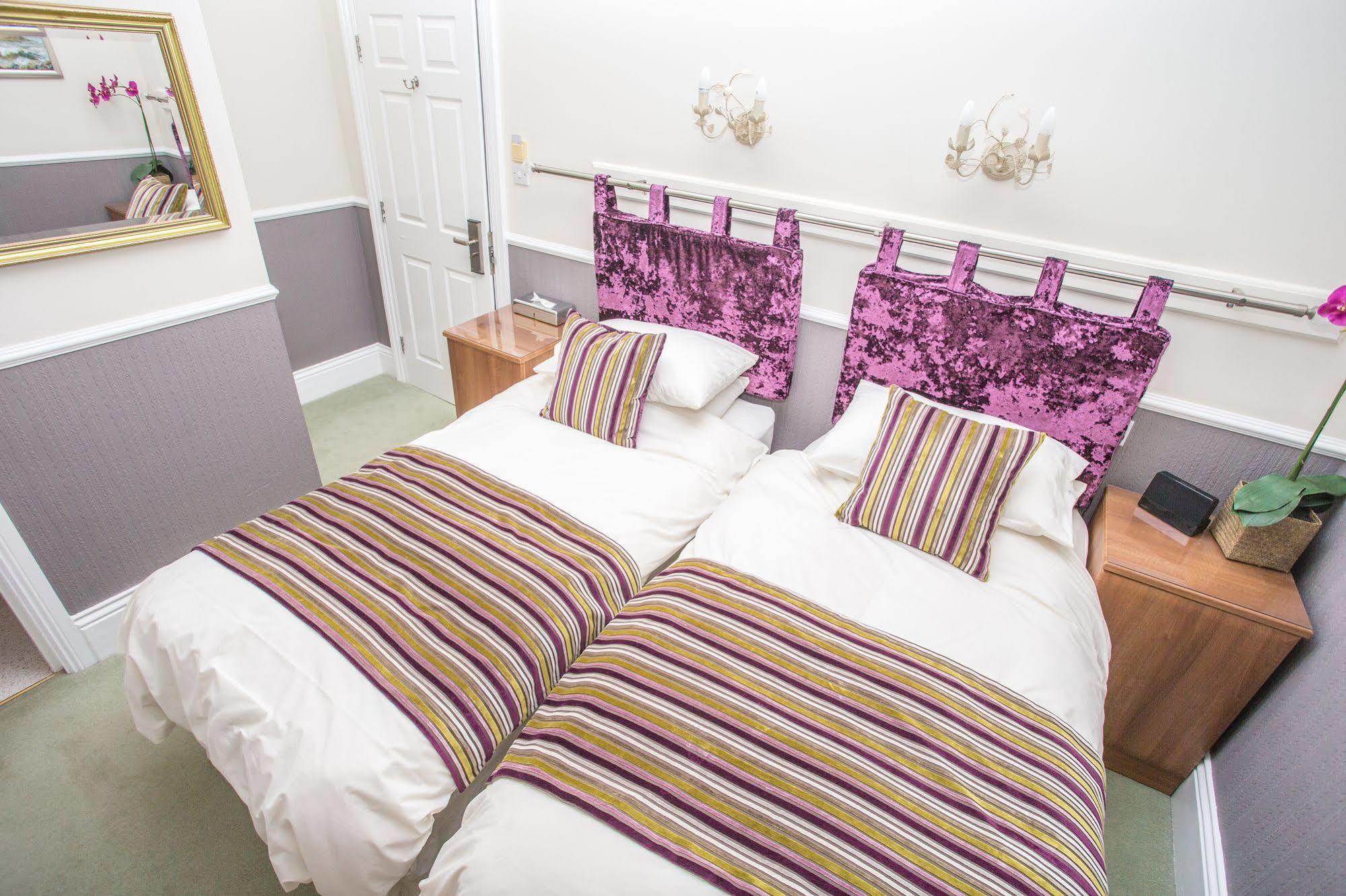 Park Lodge Guest House วิทลีย์เบย์ ภายนอก รูปภาพ